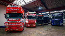 20251019-Tom-Holding-00282